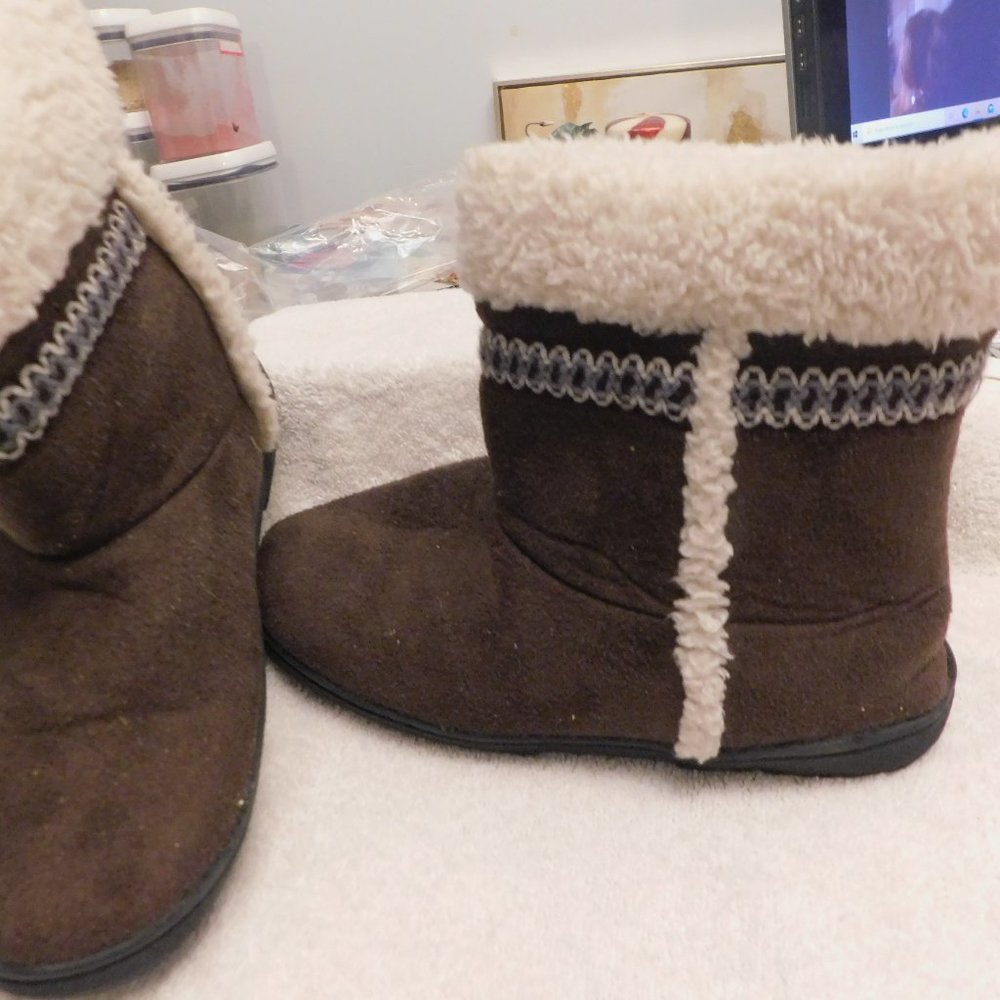 Isotoner womens slippers